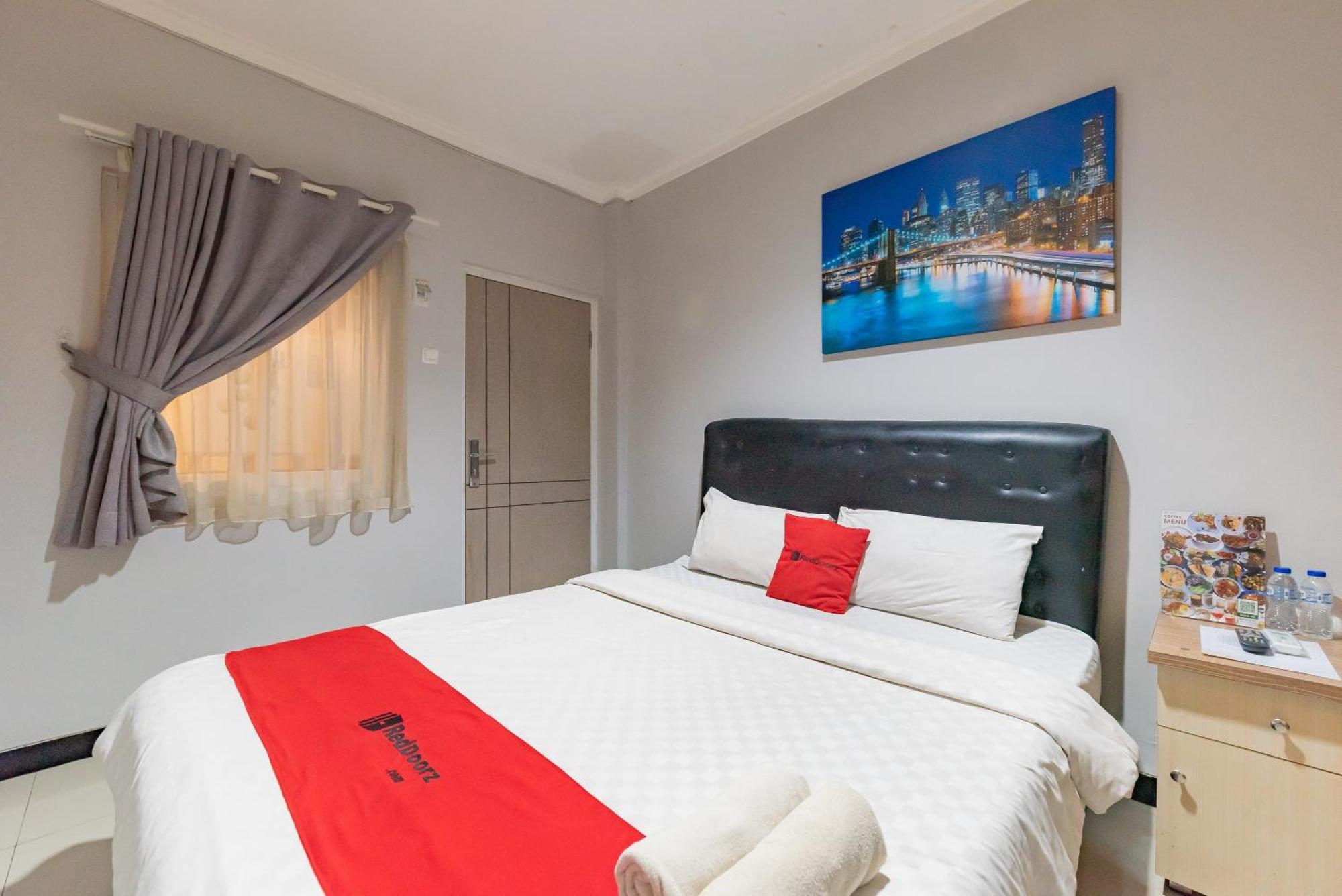 Reddoorz Near Botani Square Mall Богор Екстер'єр фото